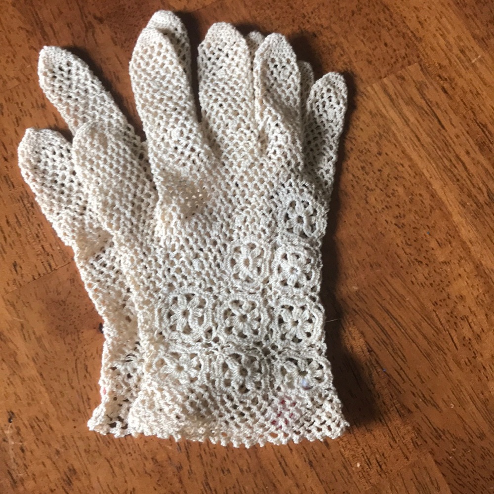 Vintage lace gloves